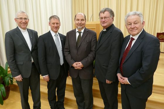 V. l.: Bischofsvikar Regens Regens KonsR Dr. Johann Hintermaier, Rektor Univ.-Prof. Dr. Franz Gruber, Superintendent Dr. Gerold Lehner, Diözesanbischof Dr. Manfred Scheuer, Landeshauptmann Dr. Josef Pühringer.