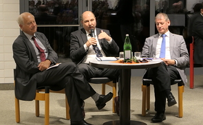 V. l.: Univ.-Prof. Dr. Roman Sandgruber, Superintendent Dr. Gerold Lehner und der Rektor der KU Linz Univ.-Prof. Dr. Franz Gruber.